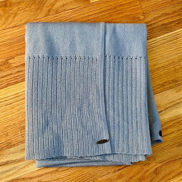 Wearable Blanket Wrap from Shoul Light blue/gray OS Shoulders No Slip Travel - Picture 1 of 6